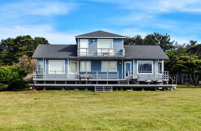 Casa frente al mar con una terraza amueblada y vistas increíbles. ¡Se admiten perros!