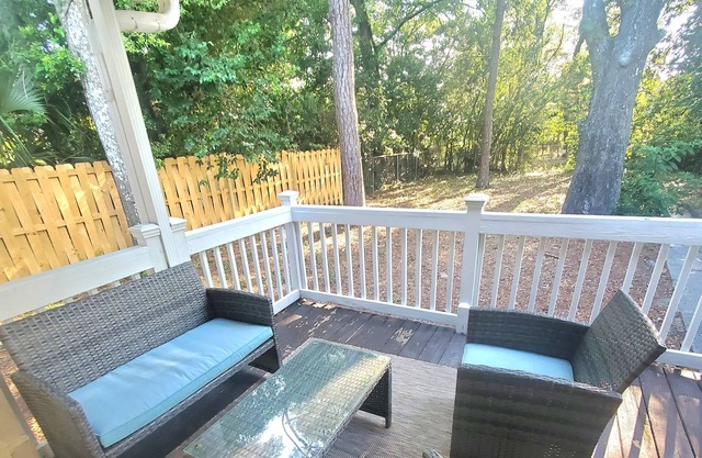 Dogwood Cottage - Charming, renovated bungalow decorated in boho chic style