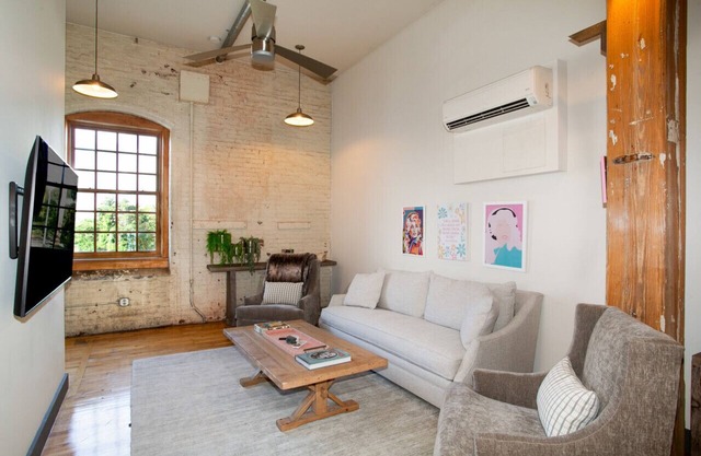 Dolly`s Downtown Loft - Knoxville!