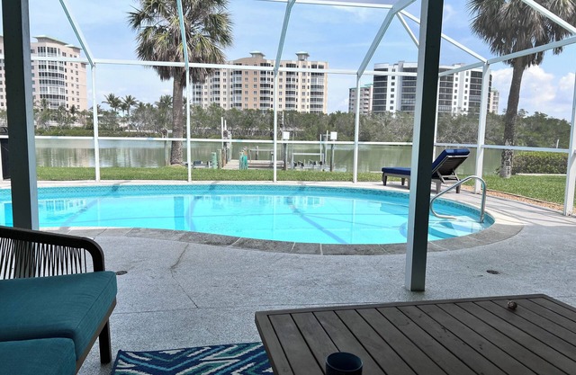 DOLPHIN PARADISE: WATERFRONT VIEWS, WALK TO BEACH, PRIVATE POOL, DOG FRIENDLY