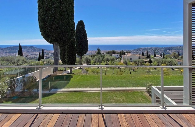 Apartment w seaview at Domaine de Gairaut, Nice, France