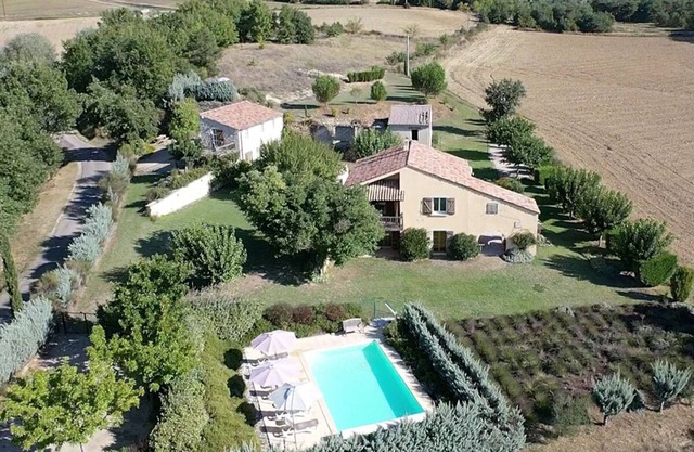 Domaine de la Tuilière, au Cœur de la Provence, 18 Couchages, Piscines Privées