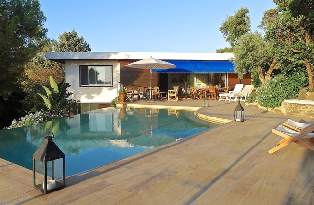 Domaine du Cap Nègre magnífica villa de estilo Le Corbusier 3 'del mar