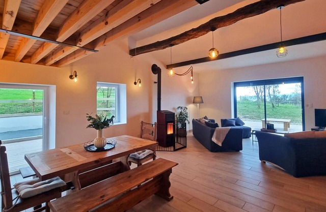 Dos Alojamientos Acogedores con Wifi y Se Admiten Mascotas