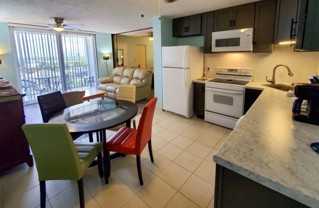Don's Bonita Beach & Tennis Club 1 Bedroom Condo by Redawning