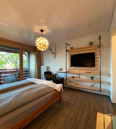 Doppelzimmer mit Bad & Balkon