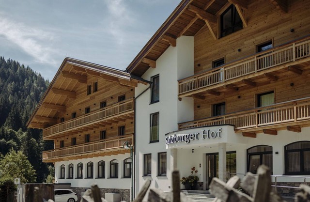 Doppelzimmer mit Zusatzbett; Dusche 4-6 Nächte - Hotel Salzburger Hof