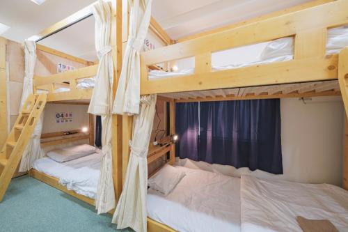 Dormitory サークルテン- Share Room For Male Only 男性専用ドミトリー