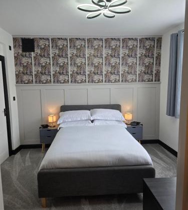 Double Room with Ensuite Bathroom