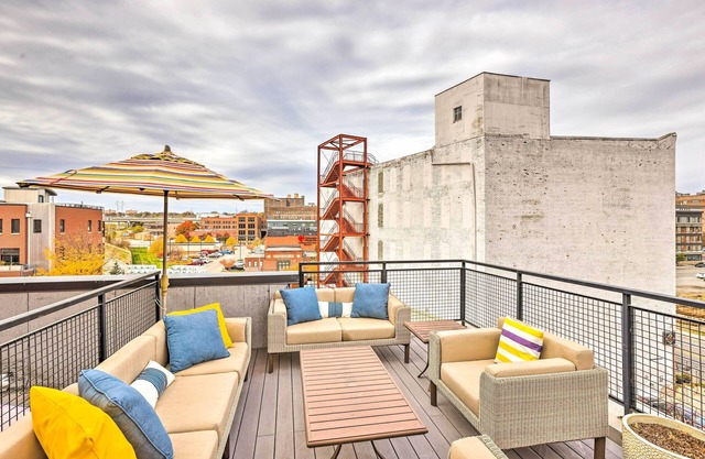 Downtown Condo w/ Rooftop Patio & City Views!