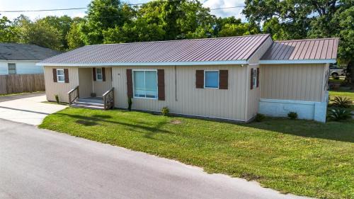 Downtown Gulfport- Walk to the Beach, Casinos, Restaurants