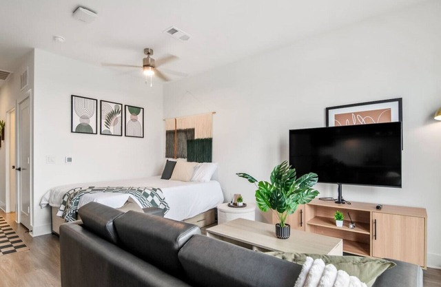 Downtown Houston - Suite - Shared Pool & Gym