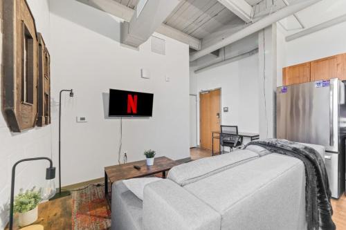 Downtown Loft l Cleveland l Parking l Cafe