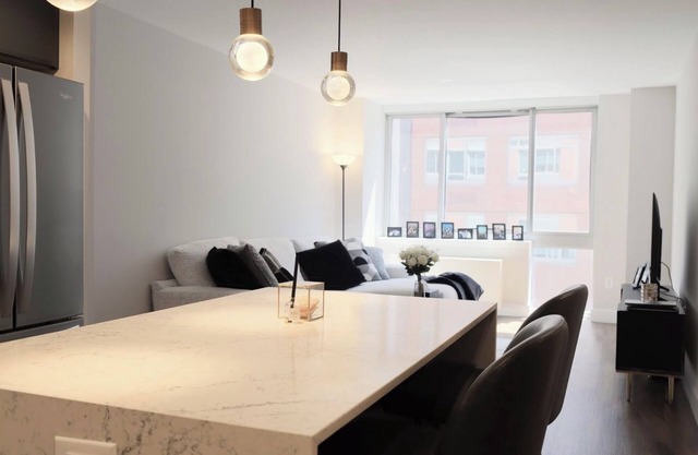 Downtown Luxurious 1-Bedroom Apartment - Incredible Location