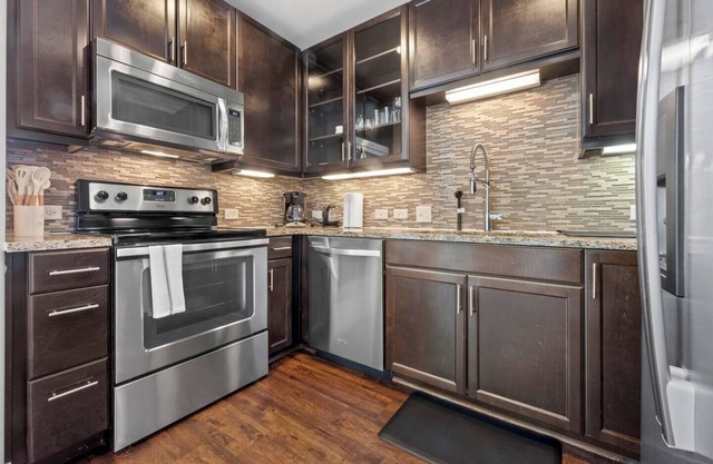 Downtown | Luxury 1BD Apt. | Pool | Gym | Great Views