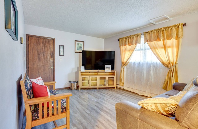 Downtown Pierre Apartment ~ 1/2 Mi to River!