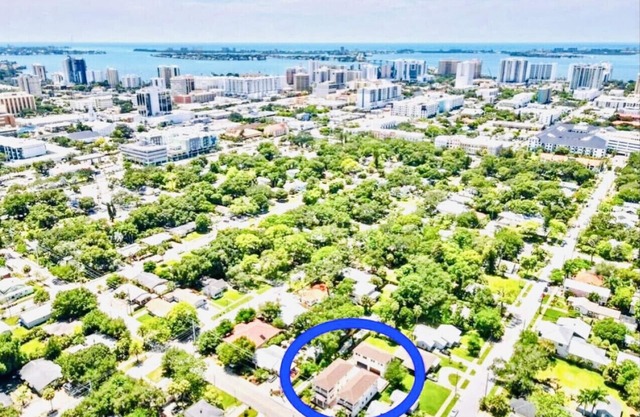 Downtown Sarasota Compound |Pet Friendly | Extended Stays |Large Groups | Beach