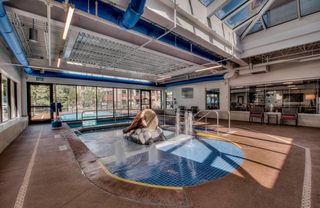 Downtown Studio W/ Sunny Alpine Views- Sleeps 4! Studio Bedroom Condo by RedAwning