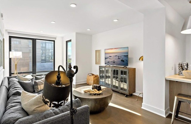 Downtown | Views | Luxury | Sunny