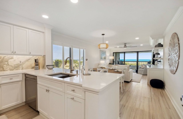 Dragonfly Dunes: Your Oceanfront Retreat