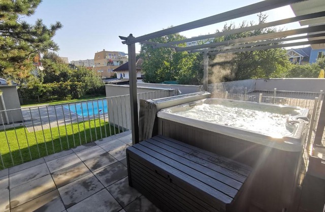 Dream Getaway Apartment with Jacuzzi and Pool