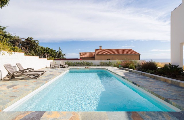 Vacaciones de ensueño en una hermosa villa con vistas excepcionales al mar