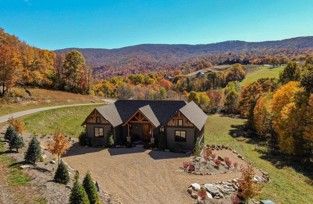 Dreamweaver - Eagles Nest, pet friendly, private with big views