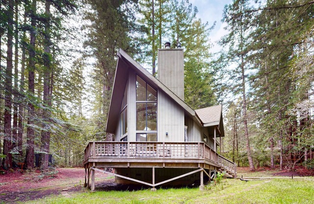 Dreamy Chalet Style House in the Forest With Large Deck, Near Beach - 1 Dog Okay