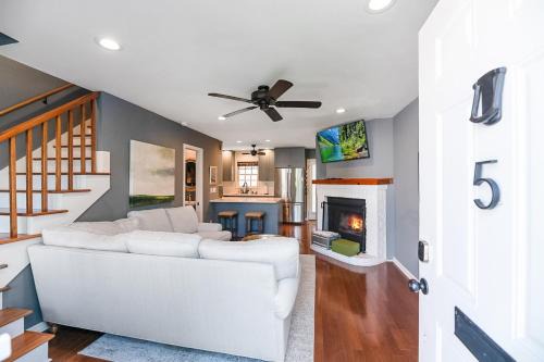 Dreamy Downtown Condo, Near Meeting St & Broad St