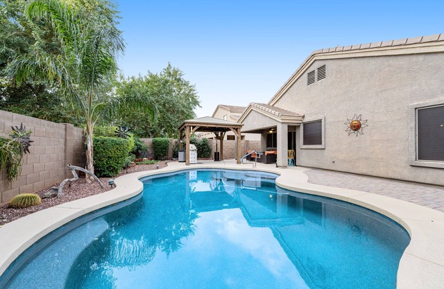 Dreamy home with private pool, high-speed WiFi, full kitchen, & W/D
