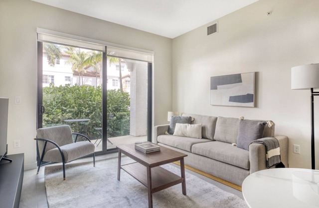 Dreamy Miramar 2BR w/ Gym, Pool & W/D, nr WF, by Blueground