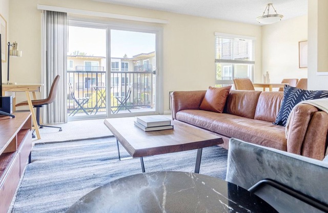 Dreamy Palo Alto 1BR w/ Gym, Pool, 3 min drive to Stanford, by Blueground