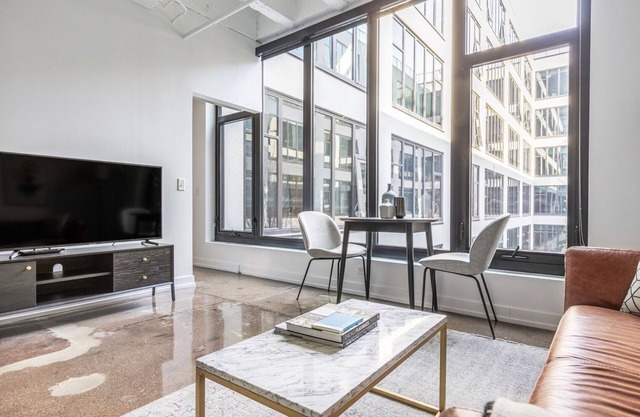 Dreamy Uptown 1BR w/ Gym, Rooftop Pool, 2 blocks to L, by Blueground