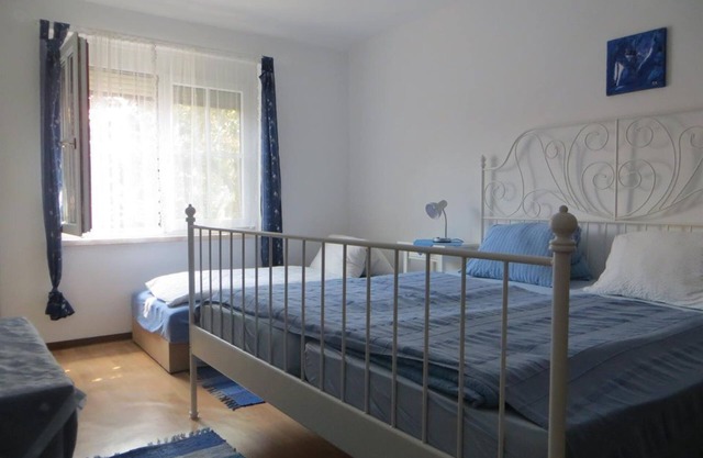 Dreibettzimmer mit Dusche, WC - Gästehaus Elfriede