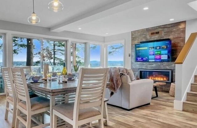 Driftwood Dreams: Cozy for Fall & Beautiful Views