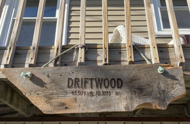 “DRIFTWOOD” Quaint Cottage by the Sea- 600 ft from the sand!