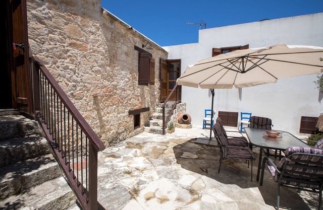 Droushia Corner House, Cyprus Stone House, 7 pax