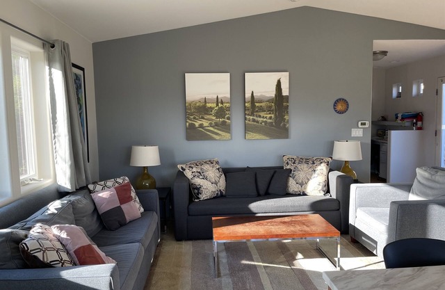 Vistas privadas con estilo y bañera de hidromasaje - en los viñedos de Lavender Hill