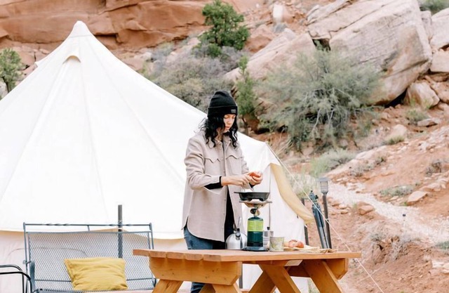 Dry Glamping Tent Near Zion National Park, Ideal for Couples