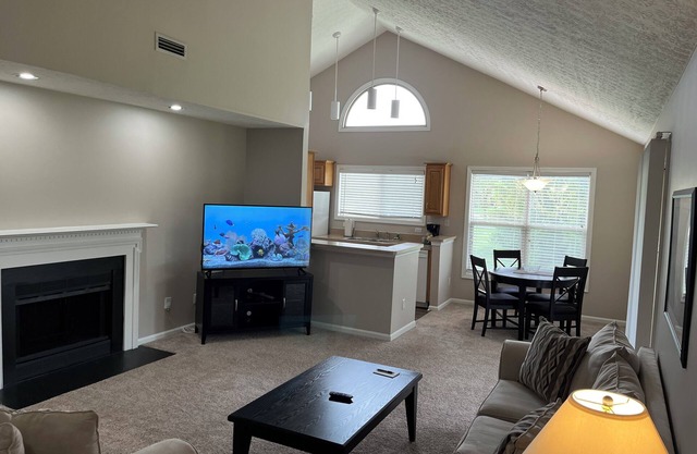 Dublin RETREAT! HUGE layout, wooded, FIRST FLOOR SUITE!