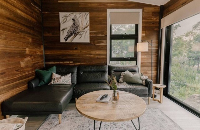 Duck`n Hill Loft & EV charge station!