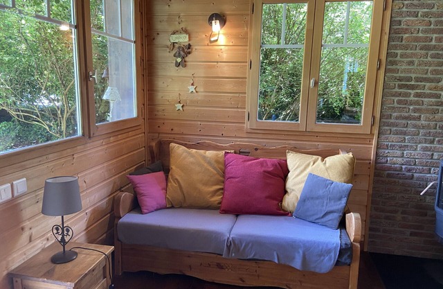 DUINGT, CHALET tout confort, 4 pers, 300m2 de jardin