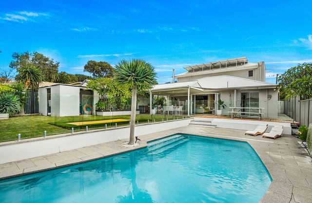 Duncraig Dream with Pool and Alfresco BBQ!