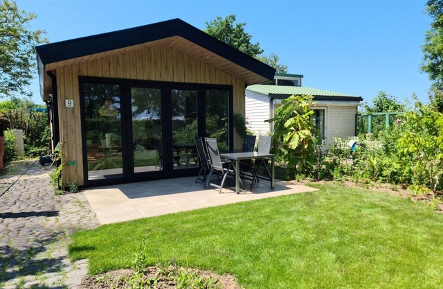 Dune lodge directly against the dunes for 4 persons. Near the Beach. Alkmaar Cheese Market.