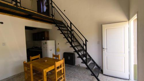 Duplex con patio y cochera, con aire acondicionado y vajilla completa en el centro de Choele Choel