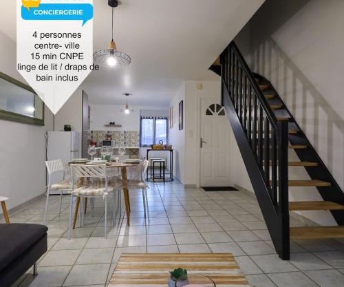 Duplex "Sebari "centre ville parking clim proche CNPE