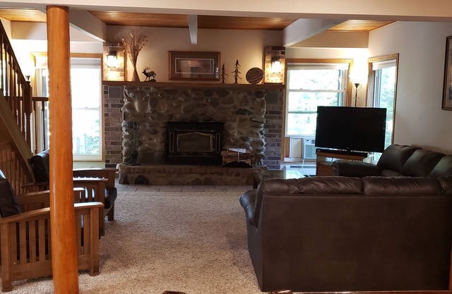 Eagle River Vacation Home. Pacífico. Espacioso. Muchas comodidades.