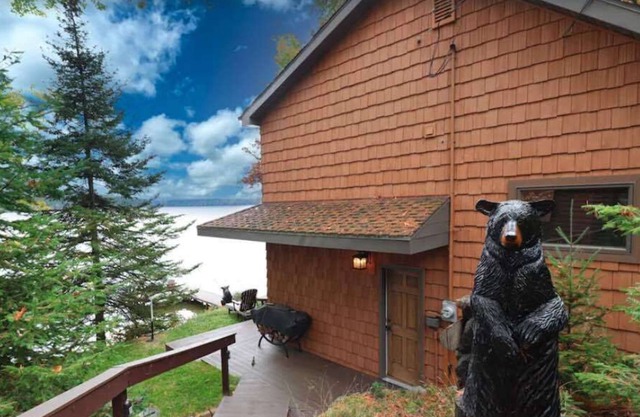 Fantástica cadena de Eagle River de 28 Lagos Cottage! Lago de bagres! Sand Shoreline!