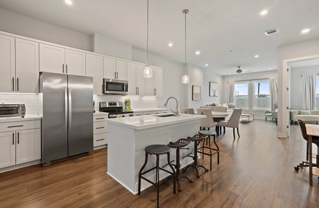 East Austin Weird- 2bd/2 bath, sleeps 6