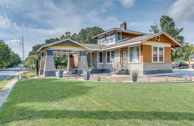 East Memphis Bungalow on 3/4 acre in the middle of Memphis